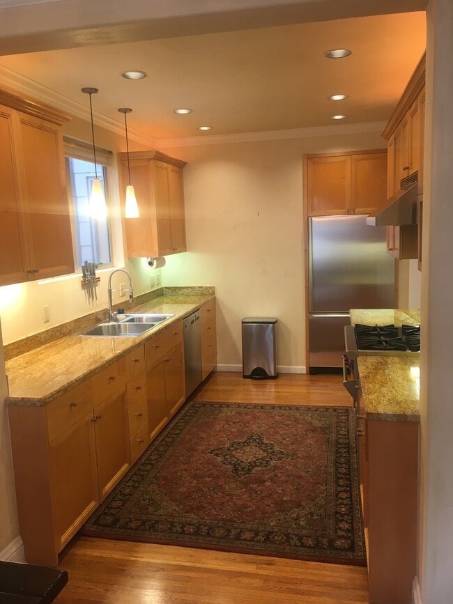 Building Photo - 408 Lombard St