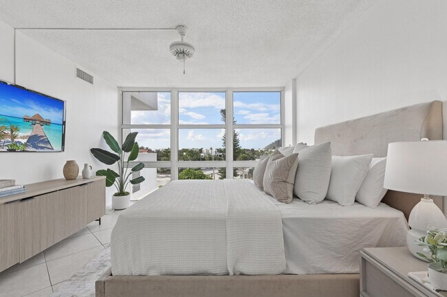 Building Photo - 2701 N Ocean Blvd