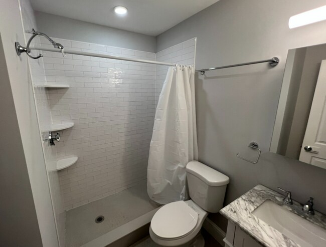 Building Photo - 134 Oxford St