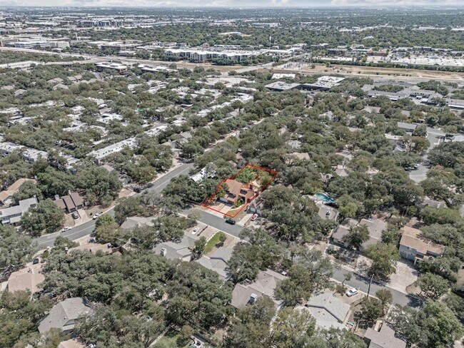 Building Photo - 8113 Baywood Dr