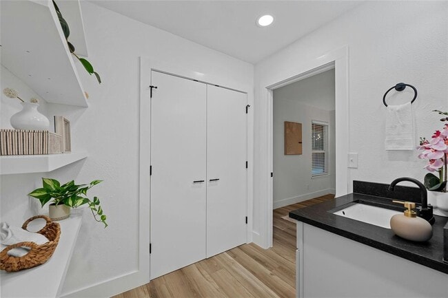 Building Photo - 5809 Cherry Creek Dr