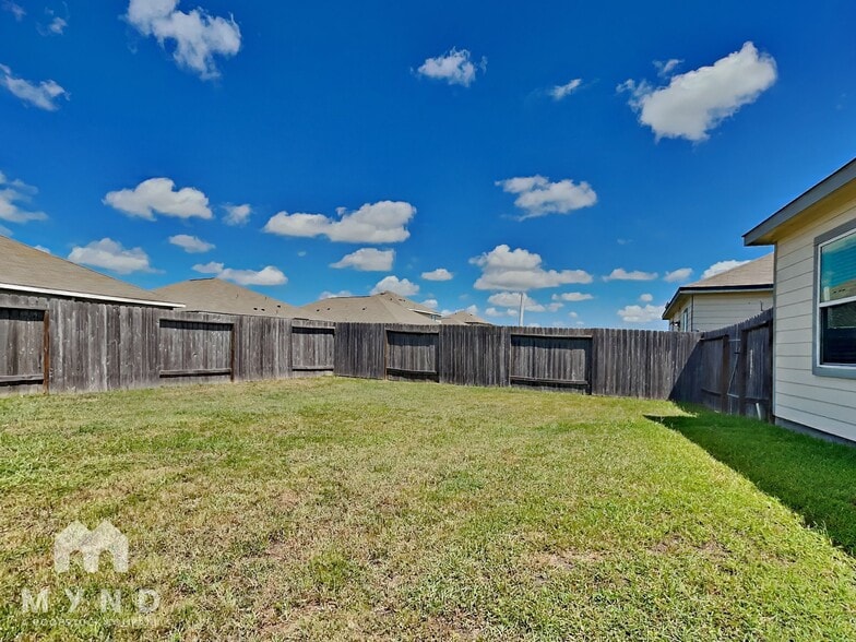 Building Photo - 1056 Banyon Tree Ln