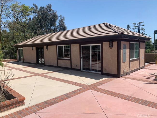 Primary Photo - 848 Alamosa Dr