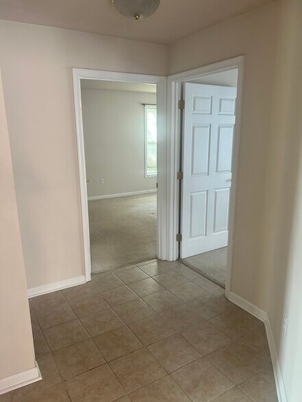Building Photo - 7712 Yacht Club Dr