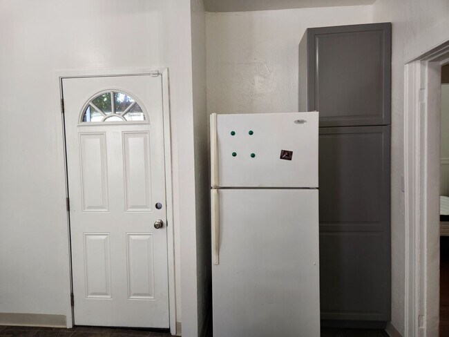 Building Photo - 2923-2925 Martin Luther King Jr. Way