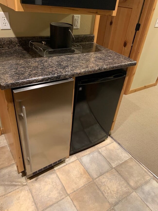 Building Photo - Short Term Winter Rental - 3 Bed / 5 Bath ...