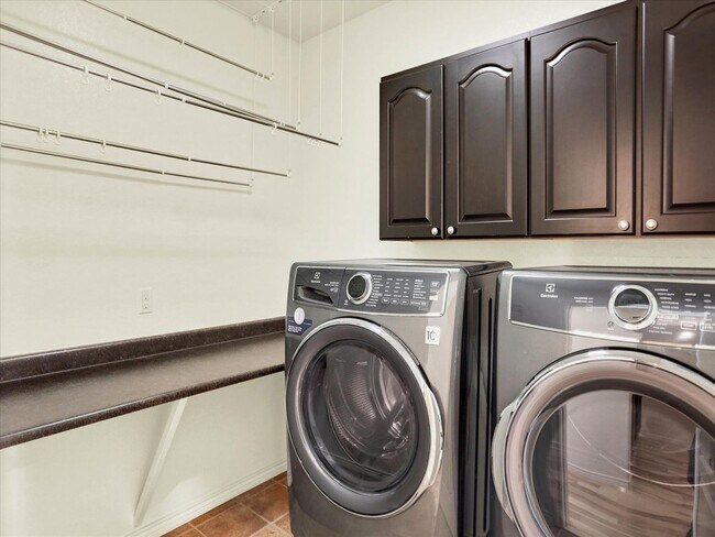Building Photo - Spacious 3BR Townhome in Littleton