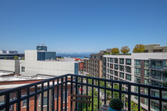 Building Photo - Matae Condominiums - Lower Queen Anne/Bell...