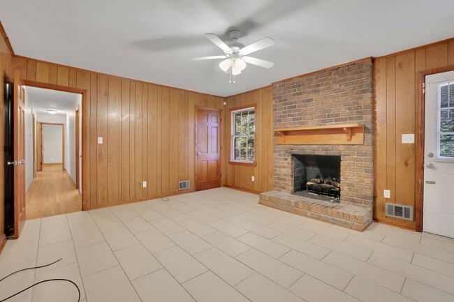 Building Photo - 5055 Cascade Rd