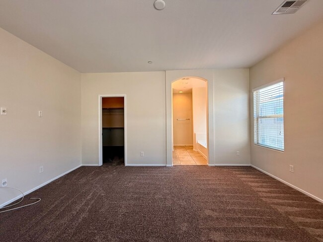 Building Photo - 3 BED 2.5 BATH 2 CAR GARAGE HOME w/ LOFT &...