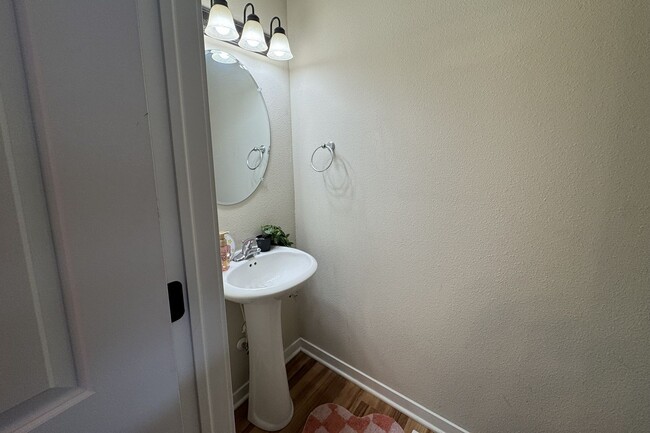 Building Photo - Large 3-Bedroom, 3.5-Bathroom Townhome