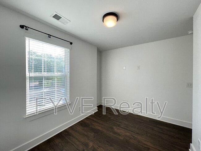 Building Photo - 300 Stewarts Ferry Pike