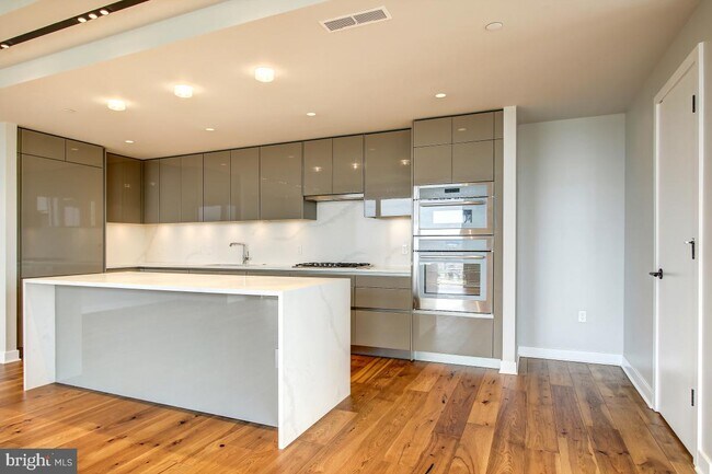 Building Photo - 1781 N Pierce St