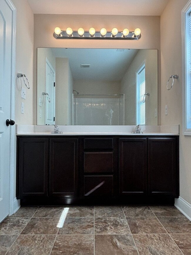 Building Photo - Sensational on Sundown