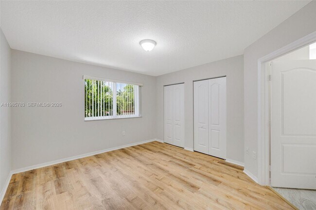 Building Photo - 15750 SW 92nd Ave
