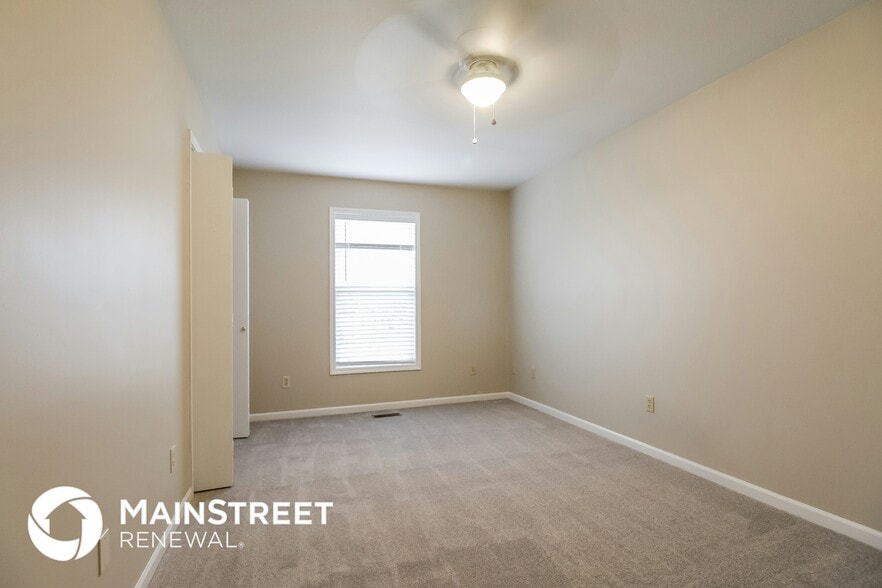 Building Photo - 1706 Sunset Dr