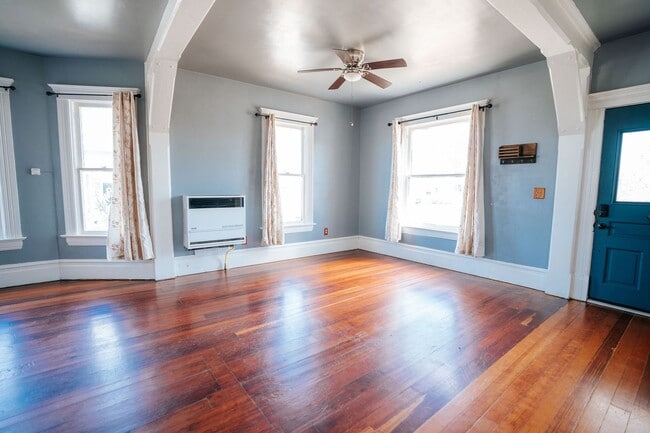 Building Photo - Charming 3-Bedroom Victorian Home in the H...