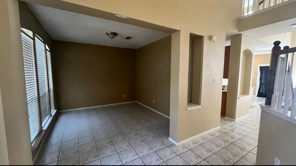 Building Photo - 1306 Hillcrest Dr