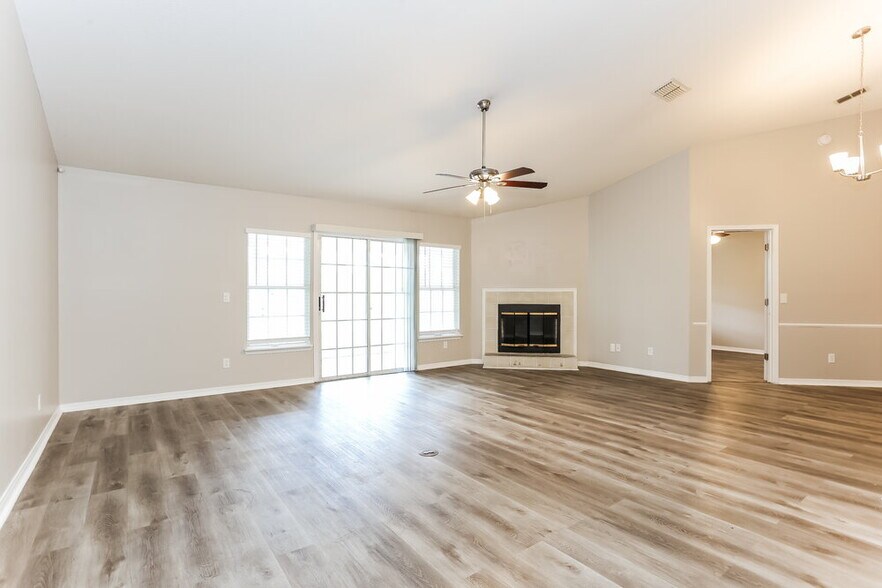 Building Photo - 8181 Loch Lomond Ln