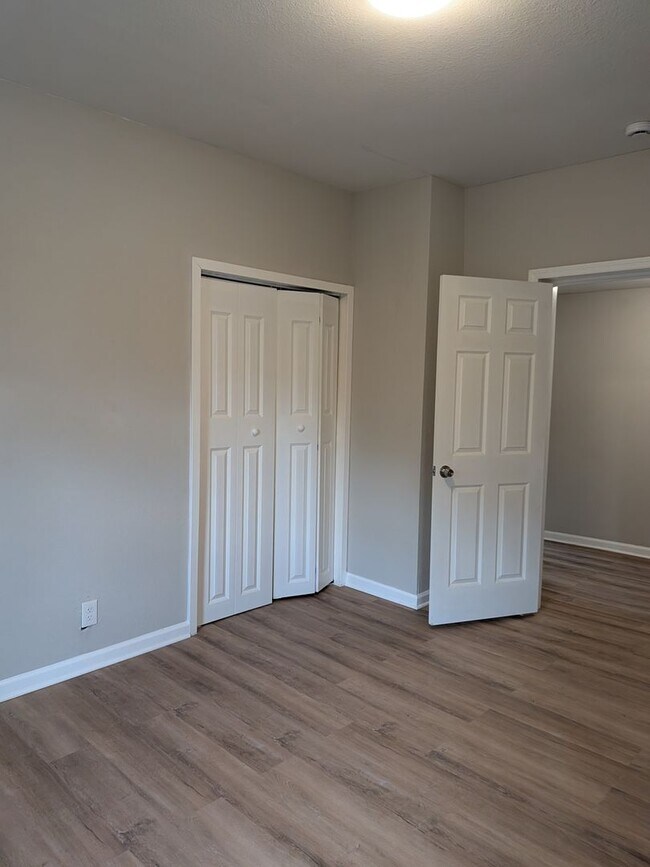 Building Photo - Cool 3 bed 2 bath House in Jeff City