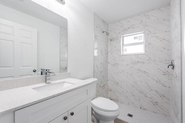 Building Photo - 3244 Jefferson St