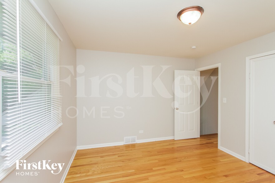 Building Photo - 716 Eastland St