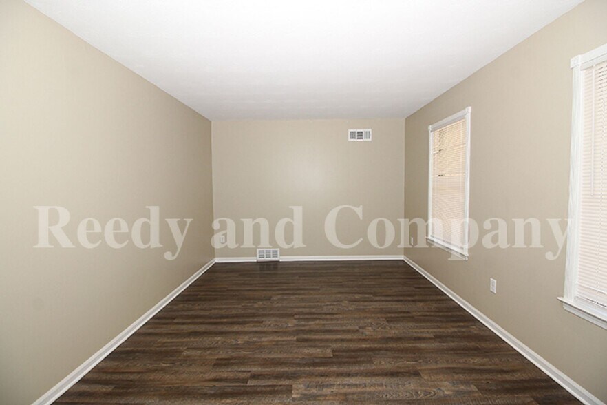 Building Photo - 3235 Fox Chase Dr