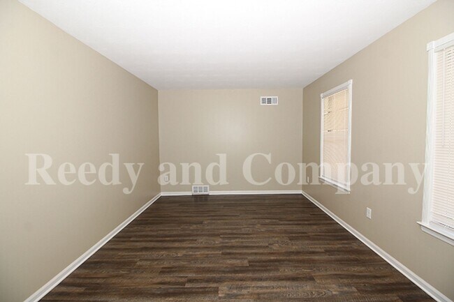 Building Photo - 3235 Fox Chase Dr
