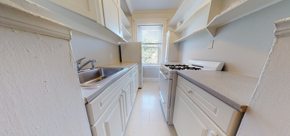 Building Photo - 9 Gray Gdns E