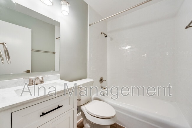 Building Photo - 4 Eastlane Pl