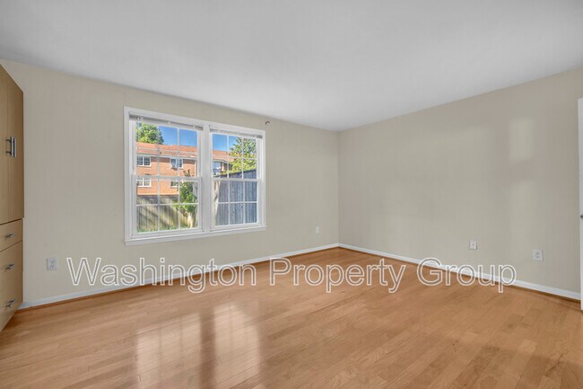 Building Photo - 736 Quince Orchard Blvd