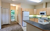 Building Photo - North Lynnwood 3 Bedroom Condo - Corner Unit