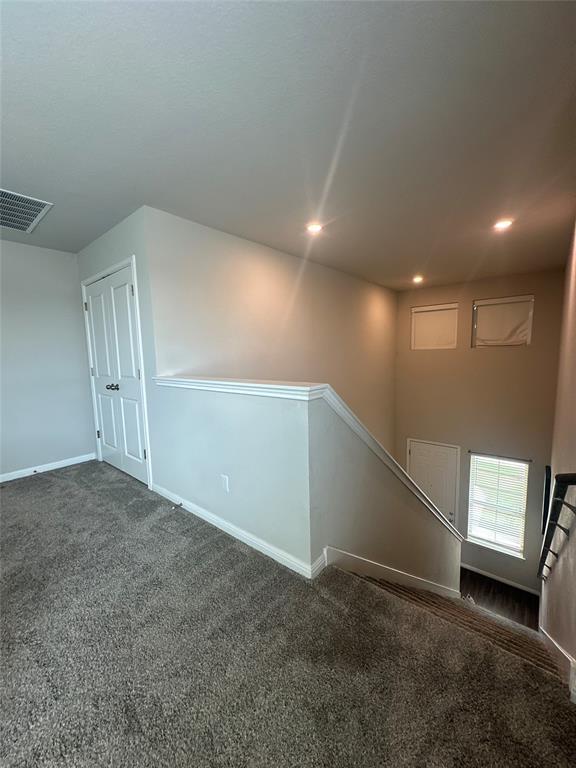Building Photo - 208 Mountain Valley St