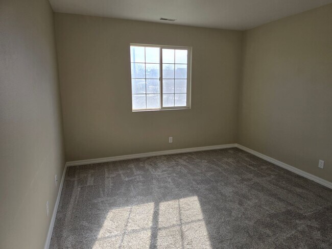 Building Photo - Spacious 3 Bed | 2 Bath on Large Corner Lot – Twin Falls