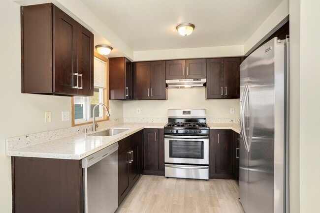 Building Photo - 4 Bedroom 1.5 Bath Home for Rent in Arlington!