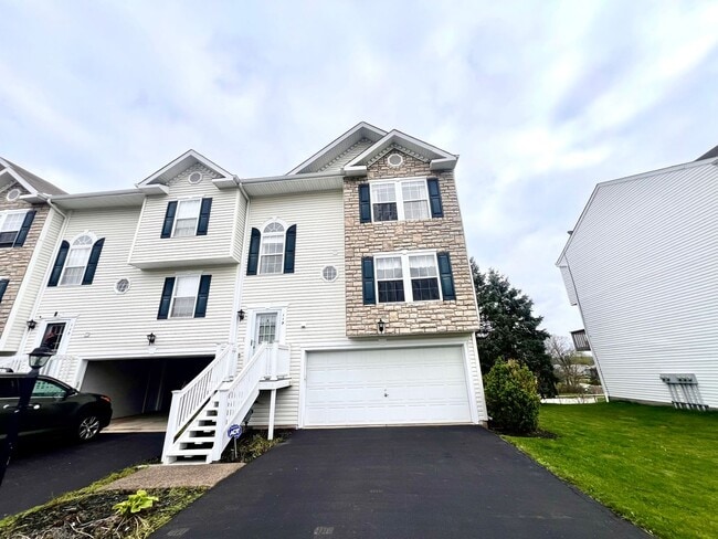 Primary Photo - Cranberry Township - 3 Bedroom 2.5 Bathroo...