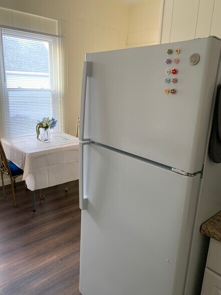 Building Photo - 409 Locust St