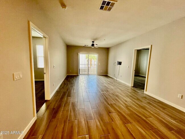 Building Photo - 2511 W Queen Creek Rd