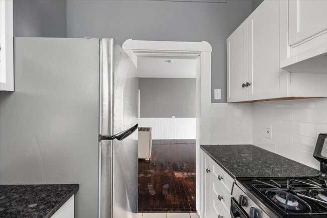 Building Photo - 646 Birch St