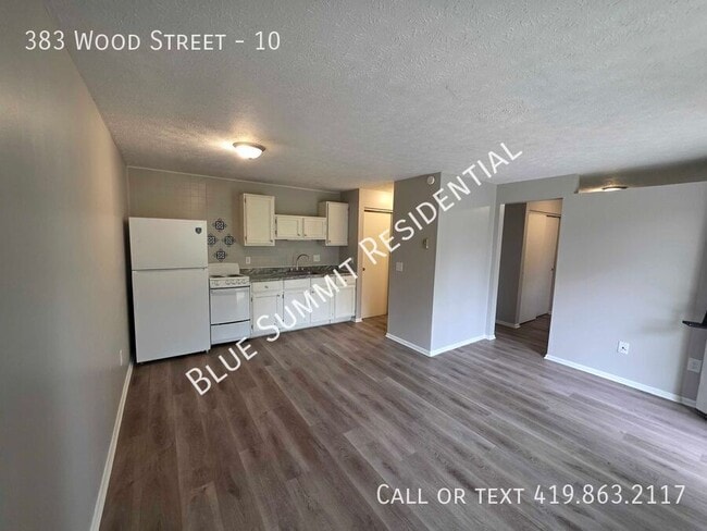 Building Photo - 383 Wood St
