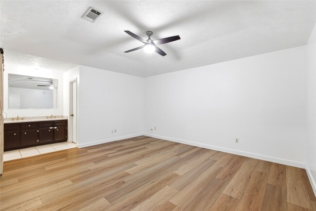 Building Photo - 6009 Leafwood Cir