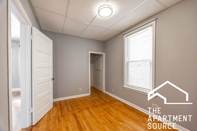 Building Photo - 5128 W Henderson St