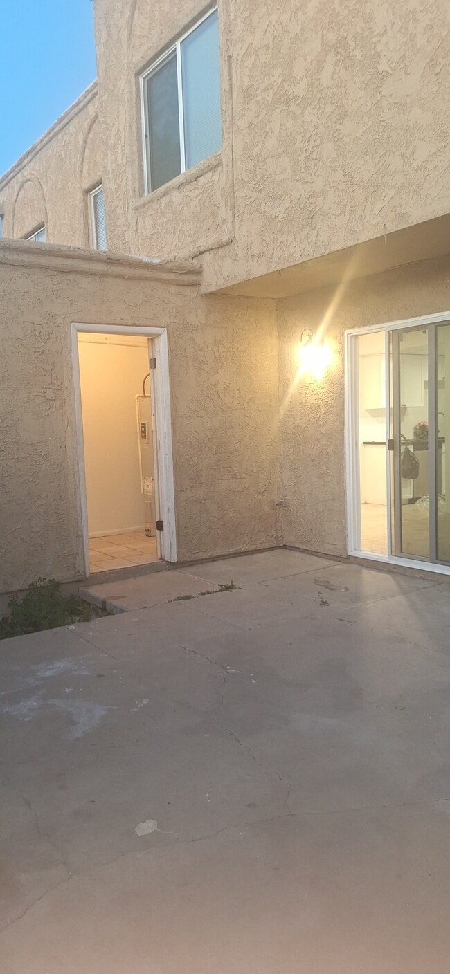 Building Photo - 4523 E Wood St