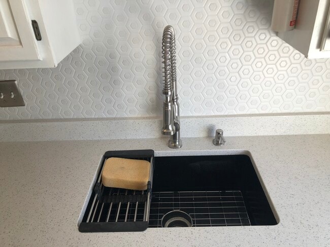 Building Photo - 400 E Washington St