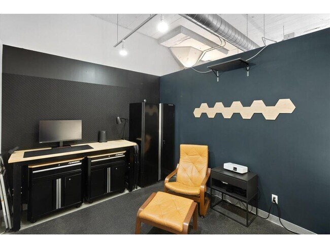 Building Photo - 730 Stinson Blvd NE
