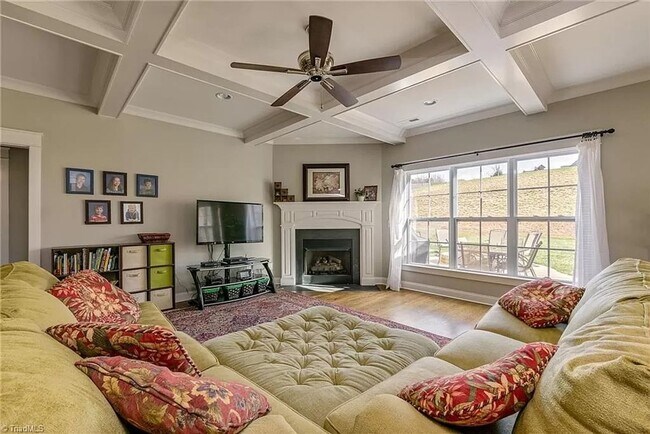 Building Photo - Executive home in popular Lewisville