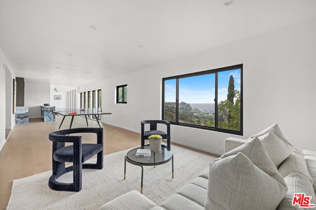Building Photo - 8620 Skyline Dr
