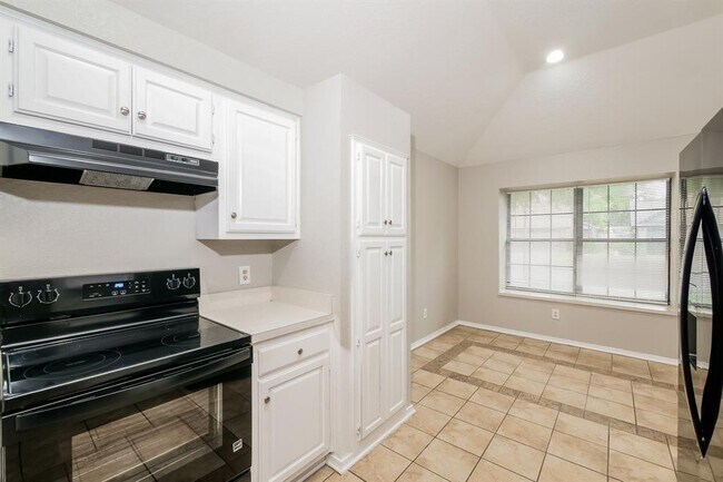 Building Photo - 7709 Doris Dr