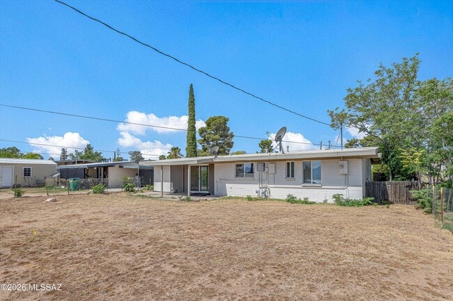 Building Photo - 227 S Ave B