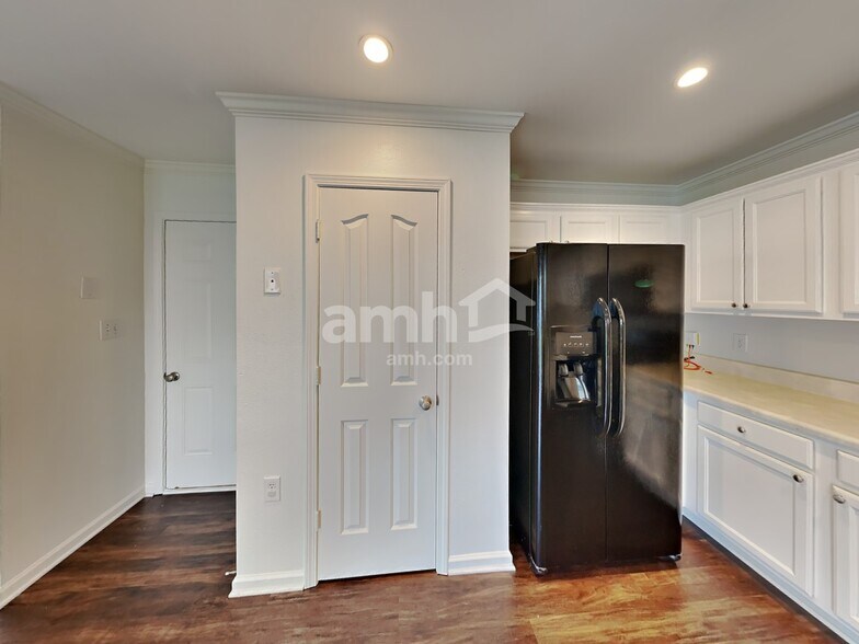 Building Photo - 704 Overlook Rd